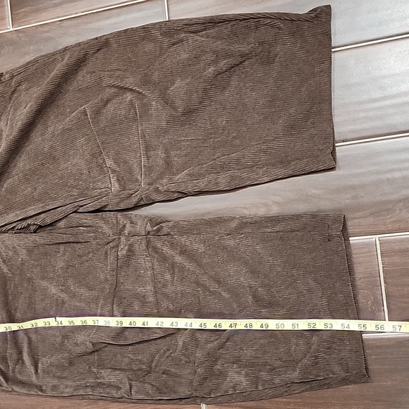 Women's Oversized Brown Corduroy Overalls. Adjustable Straps. OS - Picture 10 of 13